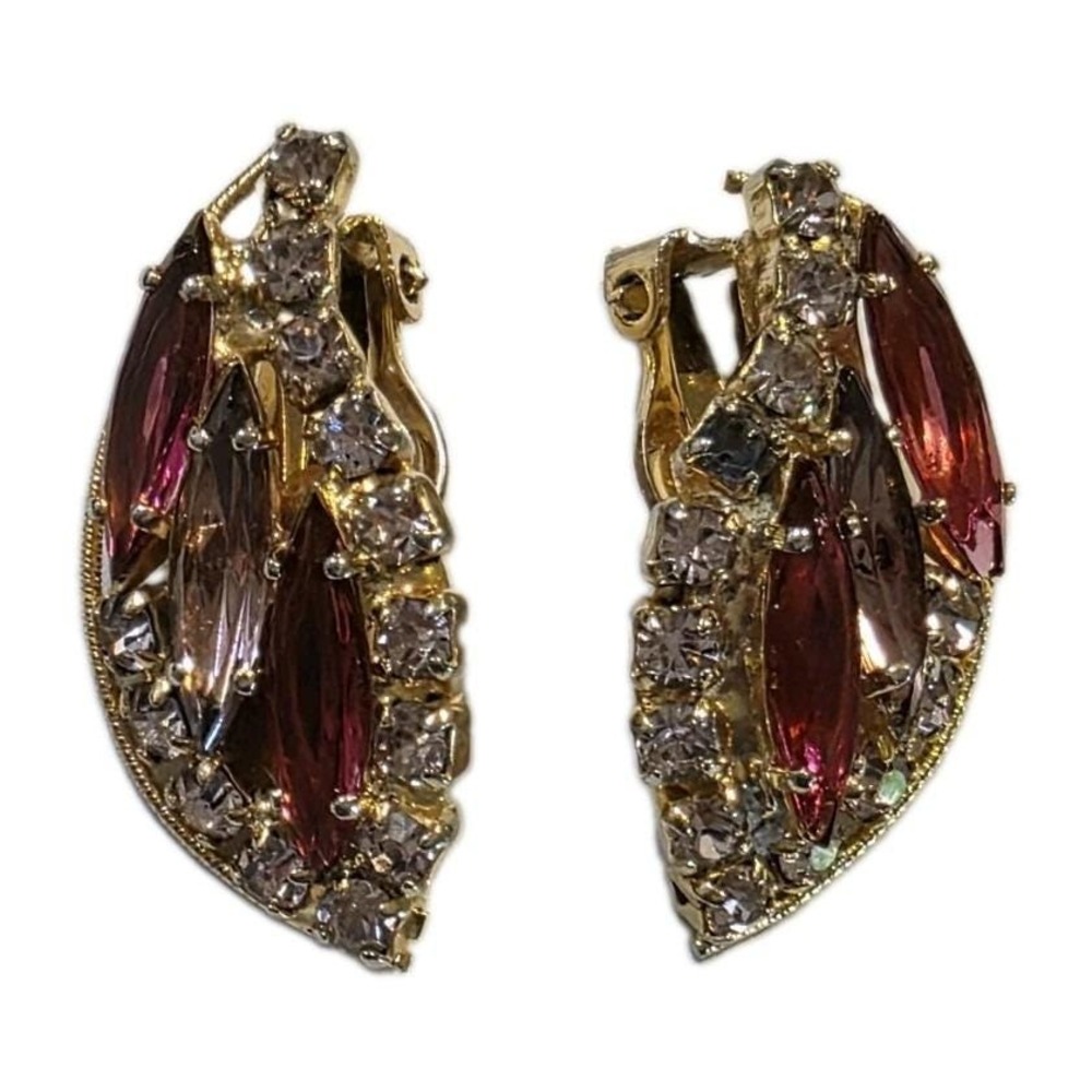 Weiss 1950s Ruby Red Marquise Crystal Clip On Earrings Goldtone Vintage Signed